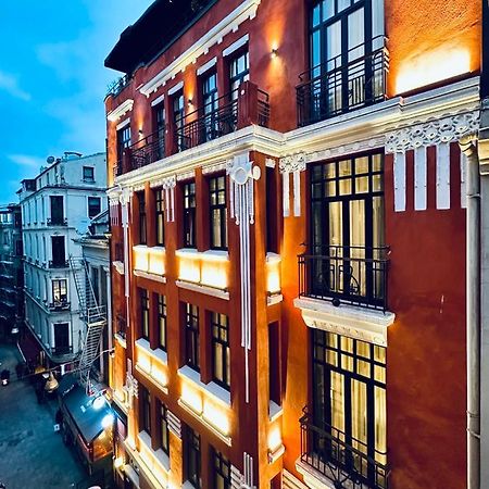 Ruz Hotels Istanbul Exterior photo The hotel at night