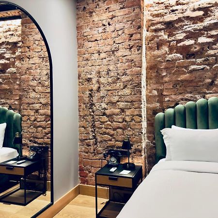 Ruz Hotels Istanbul Exterior photo A room at the hotel