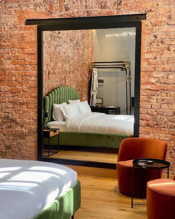 Ruz Hotels Istanbul Exterior photo A room at the hotel