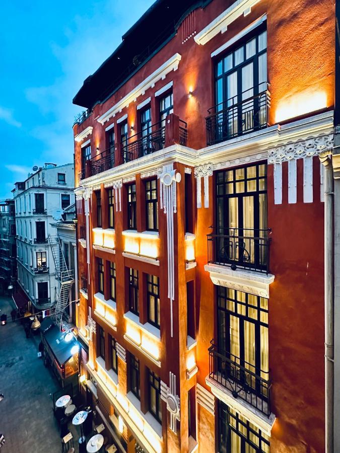 Ruz Hotels Istanbul Exterior photo The hotel at night