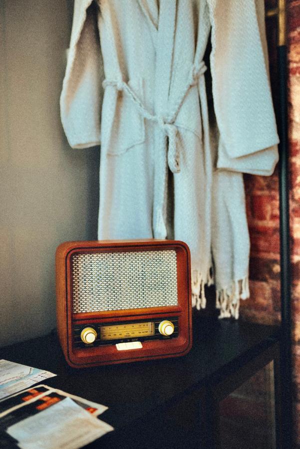 Ruz Hotels Istanbul Exterior photo A radio in a hotel room