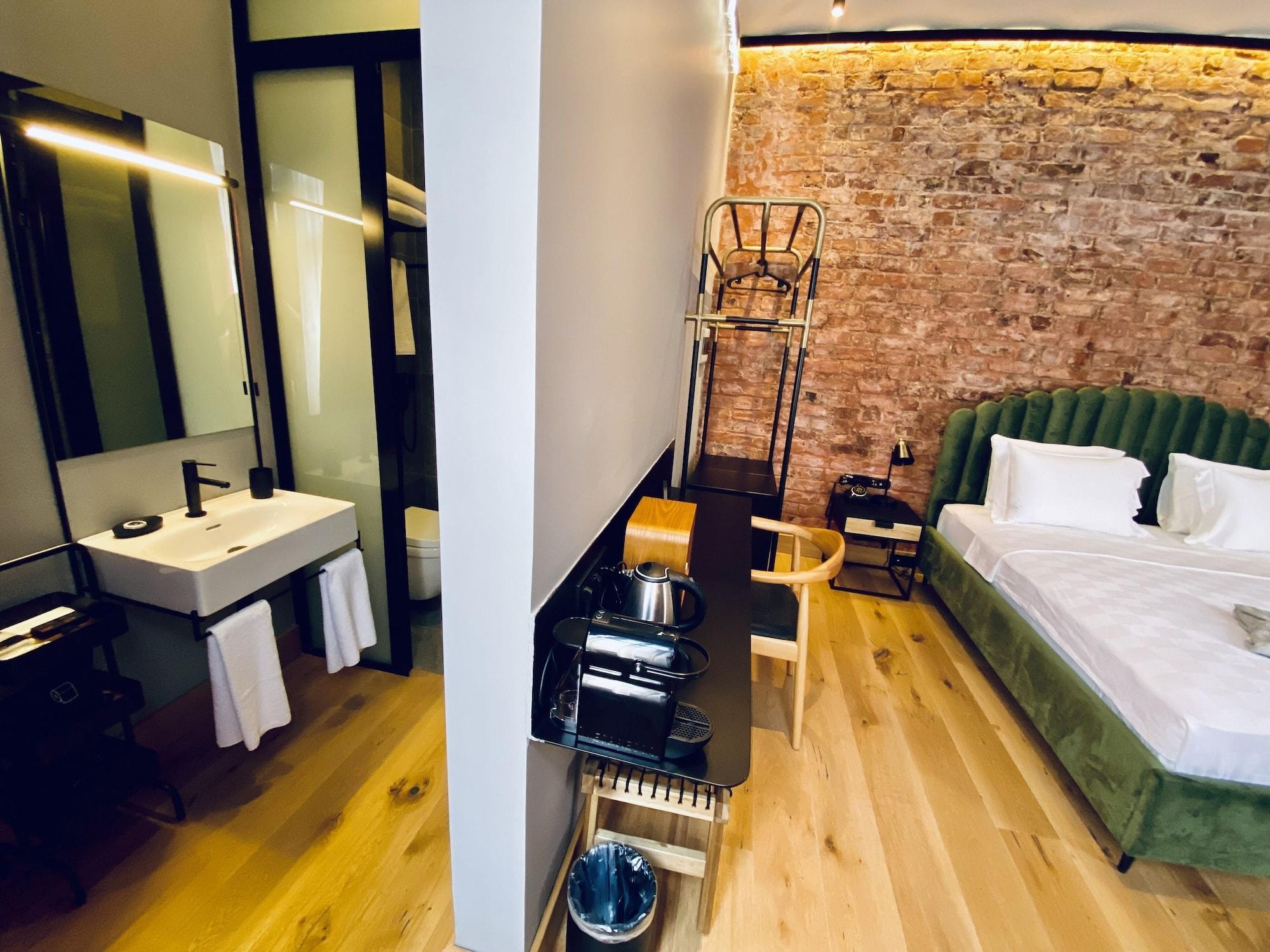 Ruz Hotels Istanbul Exterior photo A room at the hotel