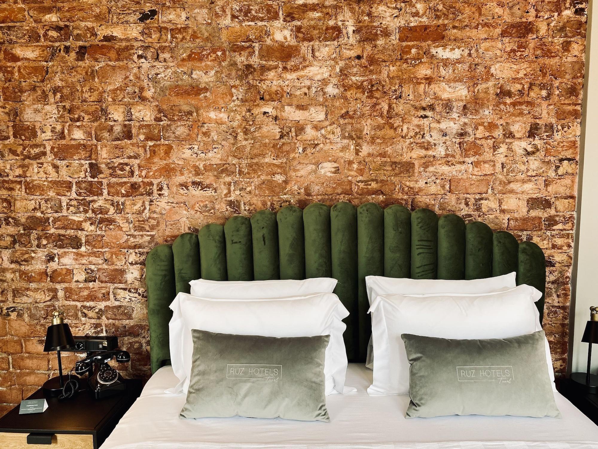 Ruz Hotels Istanbul Exterior photo A bed with two pillows