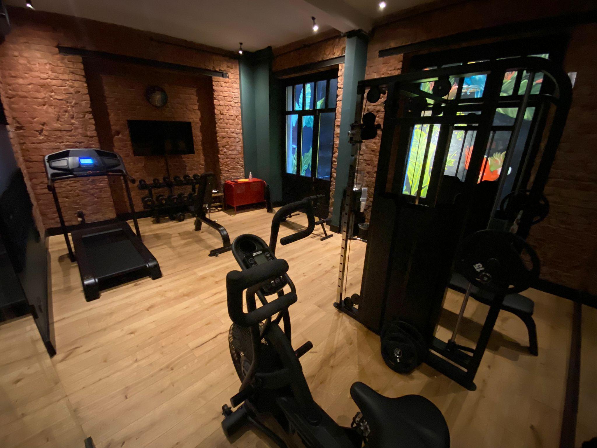 Ruz Hotels Istanbul Exterior photo A home gym