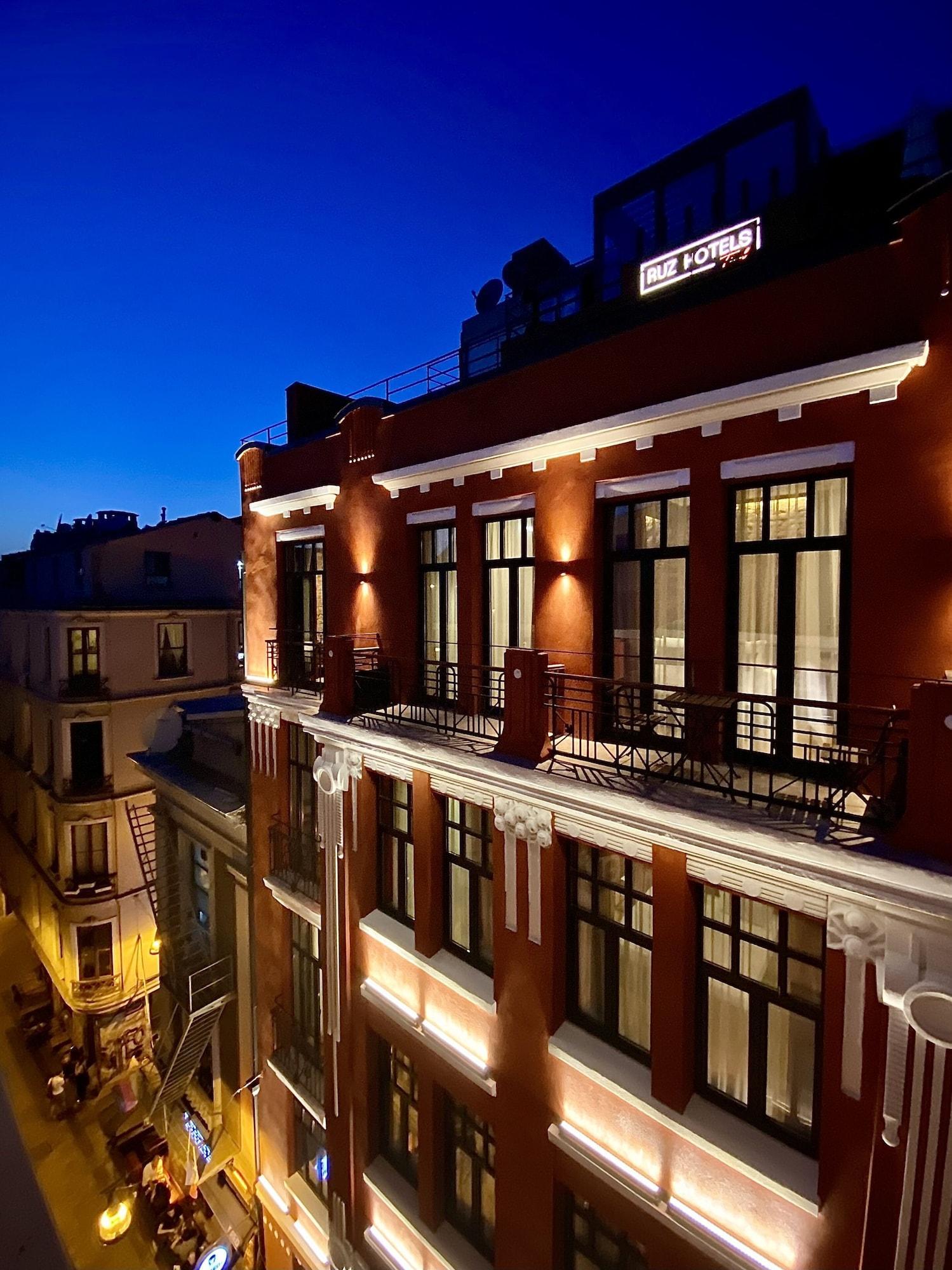 Ruz Hotels Istanbul Exterior photo The Hotel's facade