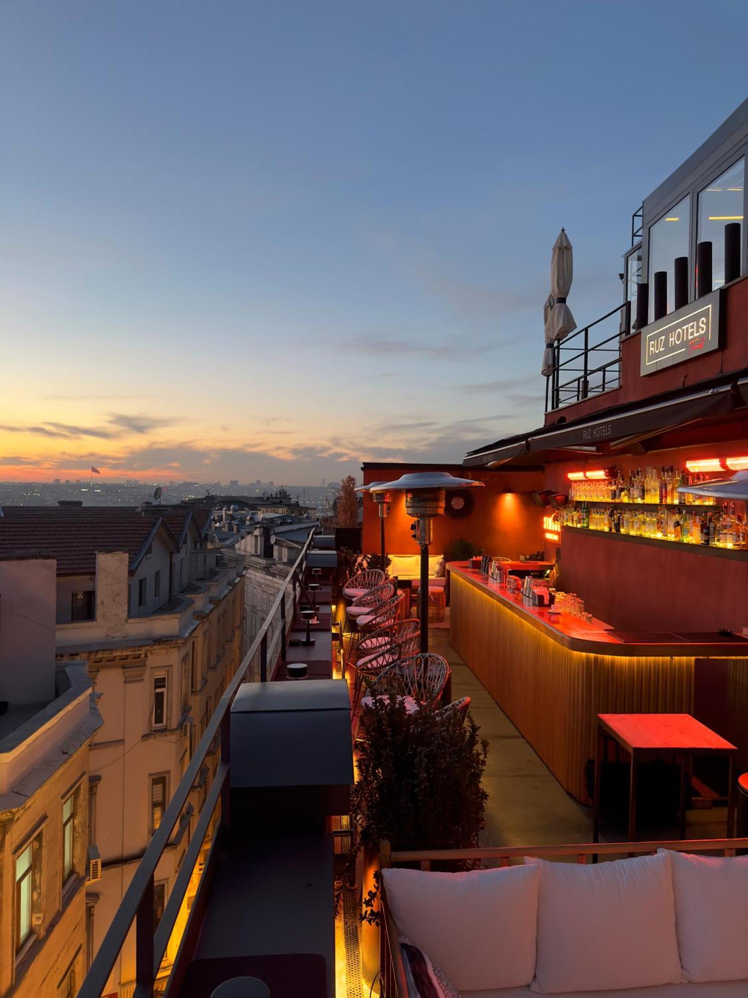 Ruz Hotels Istanbul Exterior photo Rooftop bar